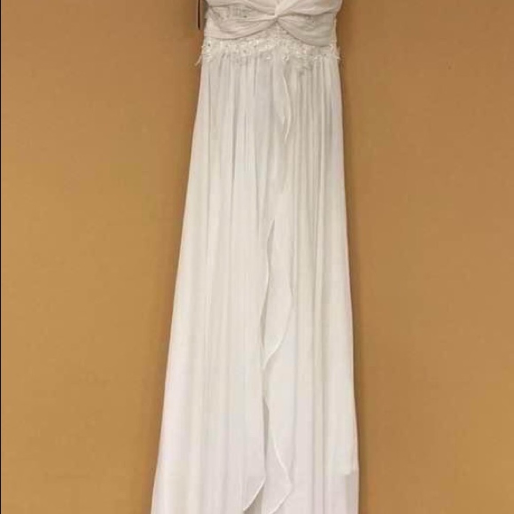 White Sleeveless Wedding Dress